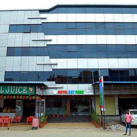 Hotel Sky Park Shamshabad Bagian luar foto