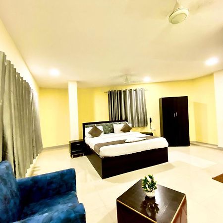 Hotel Sky Park Shamshabad Bagian luar foto