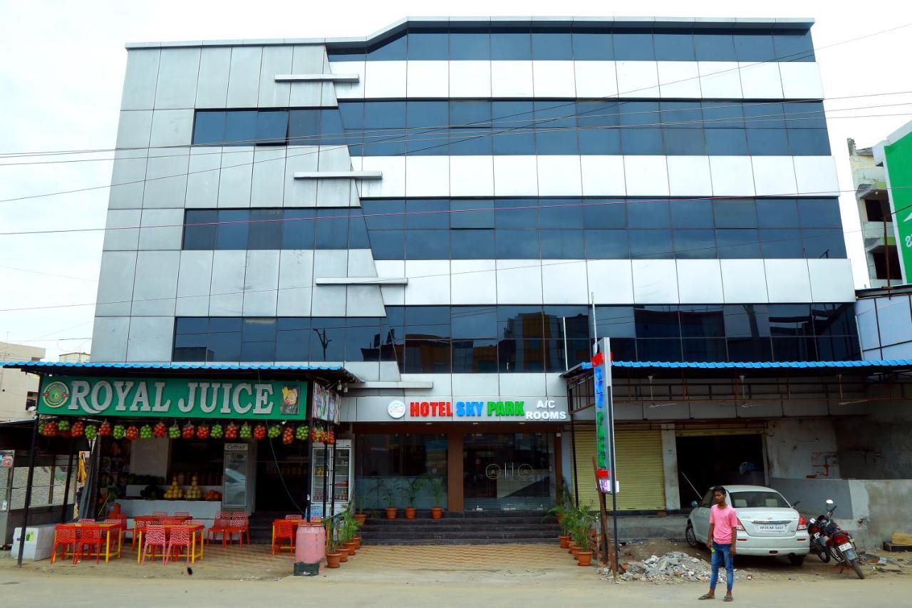 Hotel Sky Park Shamshabad Bagian luar foto