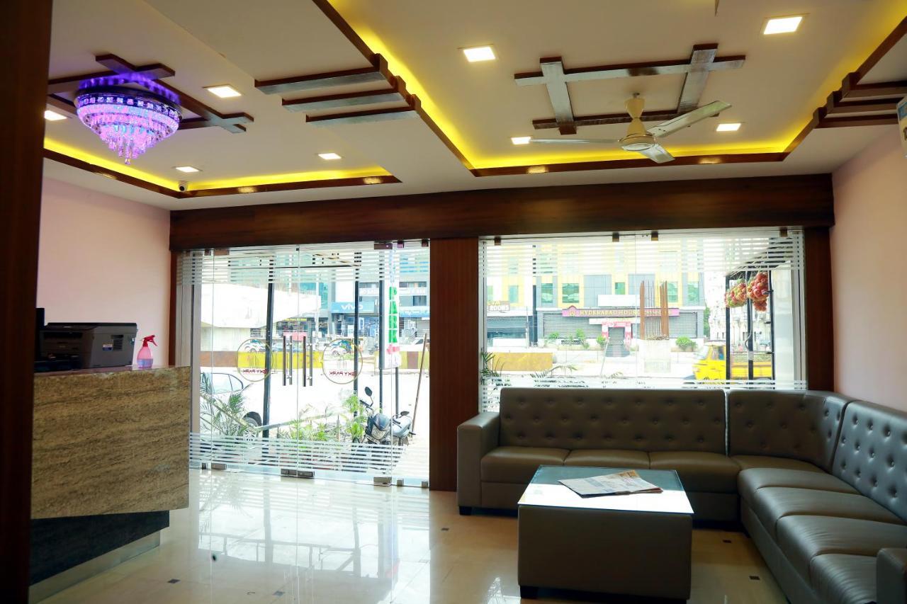 Hotel Sky Park Shamshabad Bagian luar foto