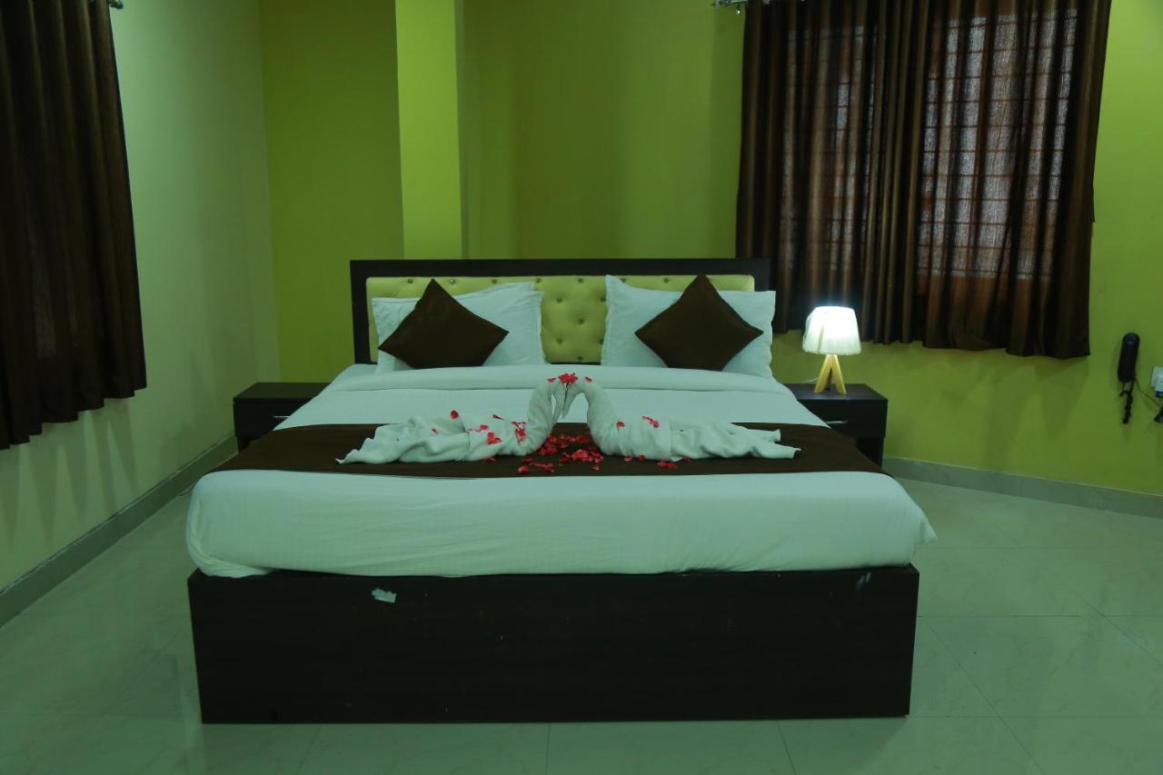 Hotel Sky Park Shamshabad Bagian luar foto