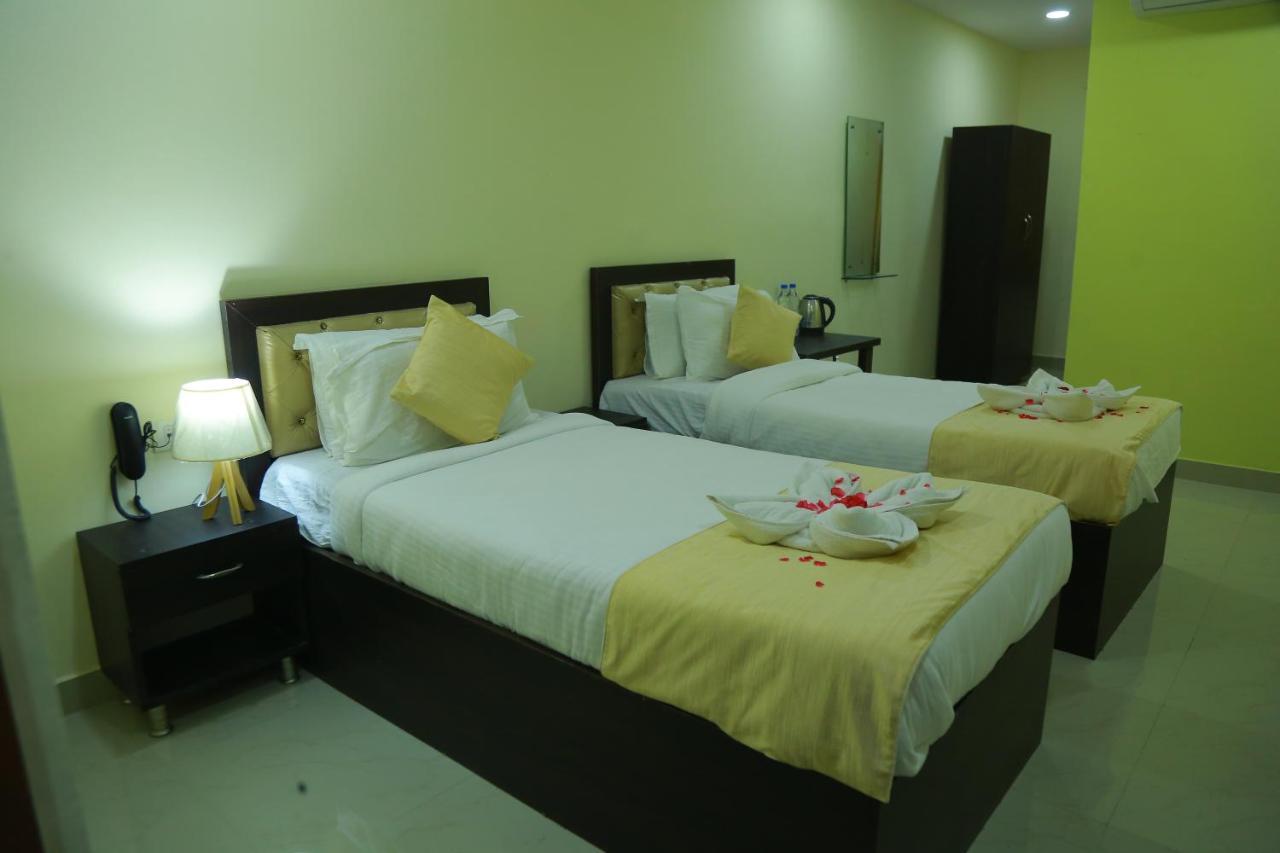 Hotel Sky Park Shamshabad Bagian luar foto