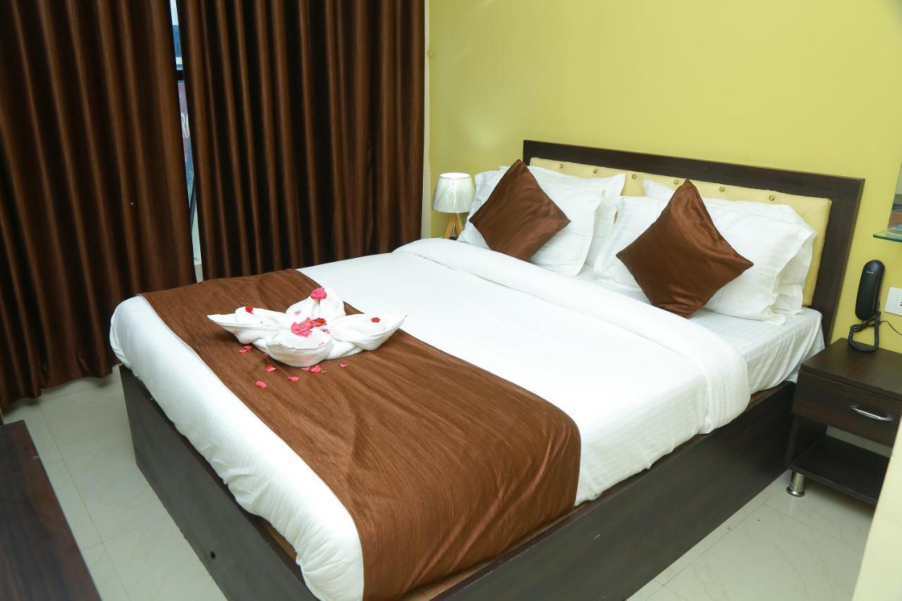 Hotel Sky Park Shamshabad Bagian luar foto