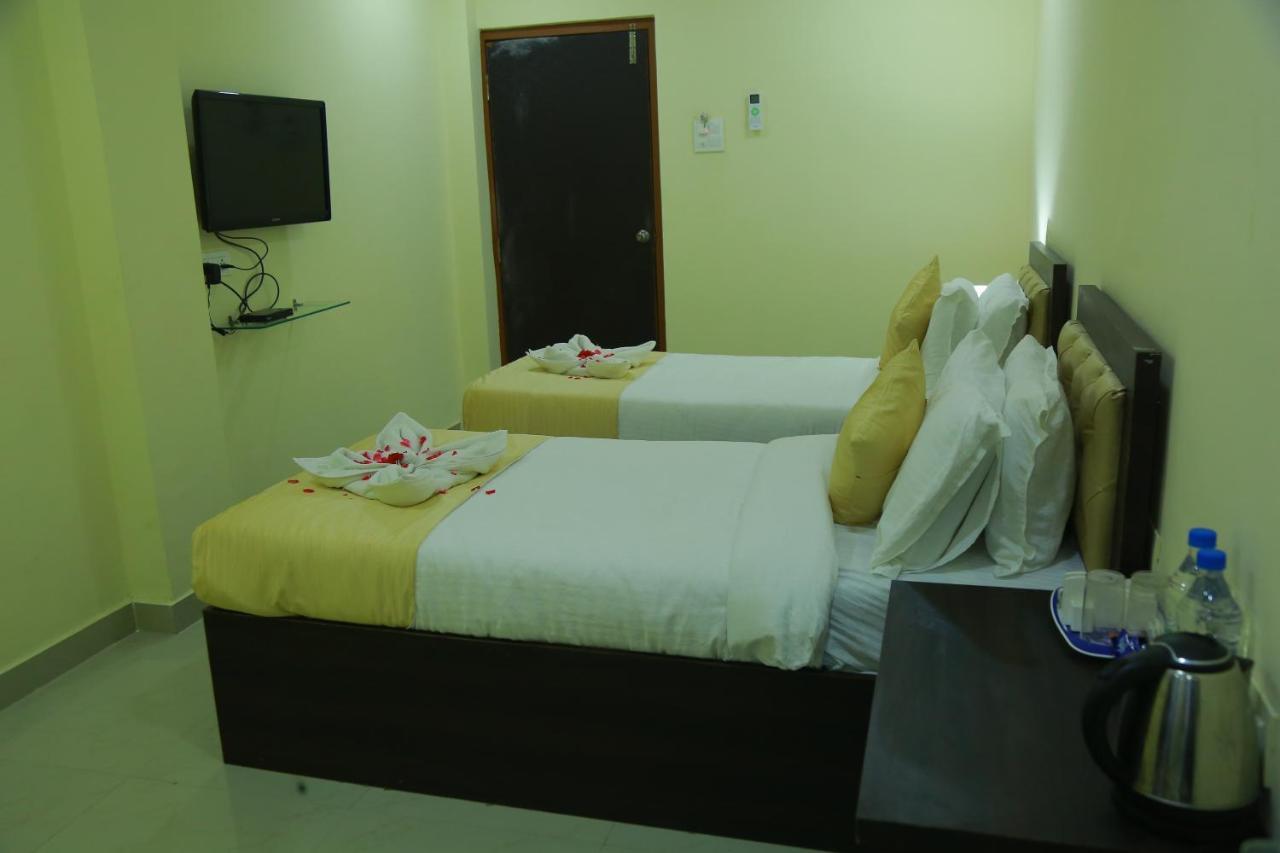 Hotel Sky Park Shamshabad Bagian luar foto