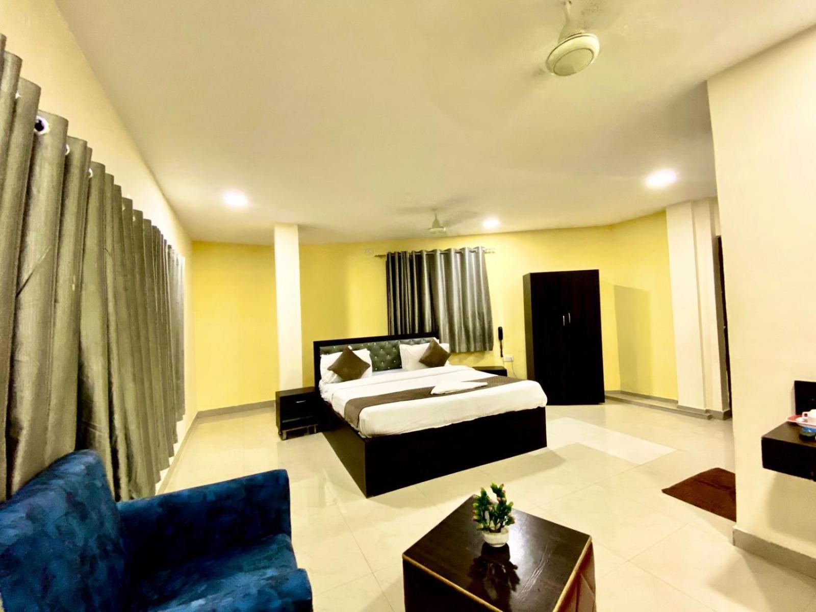 Hotel Sky Park Shamshabad Bagian luar foto