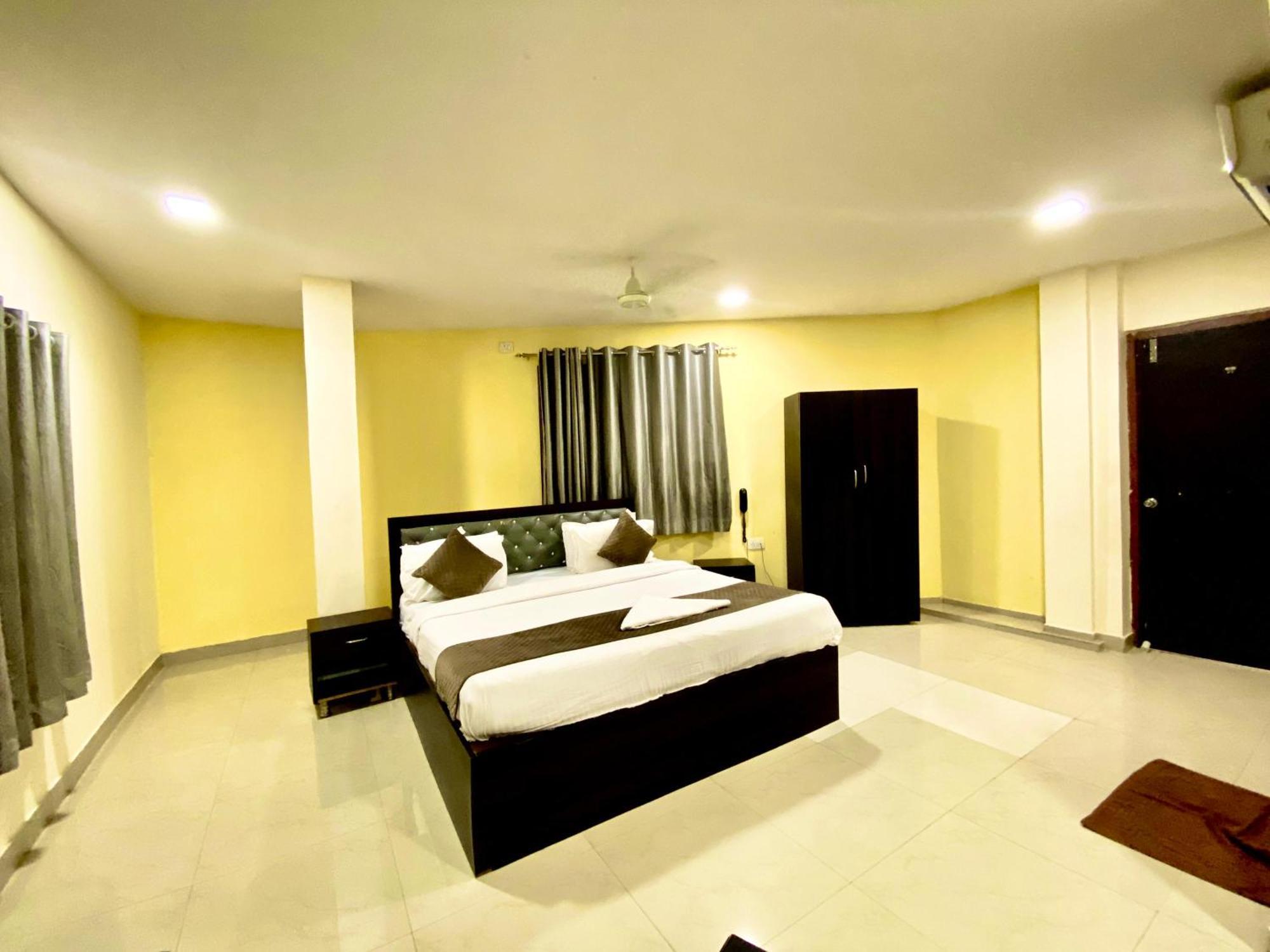 Hotel Sky Park Shamshabad Bagian luar foto