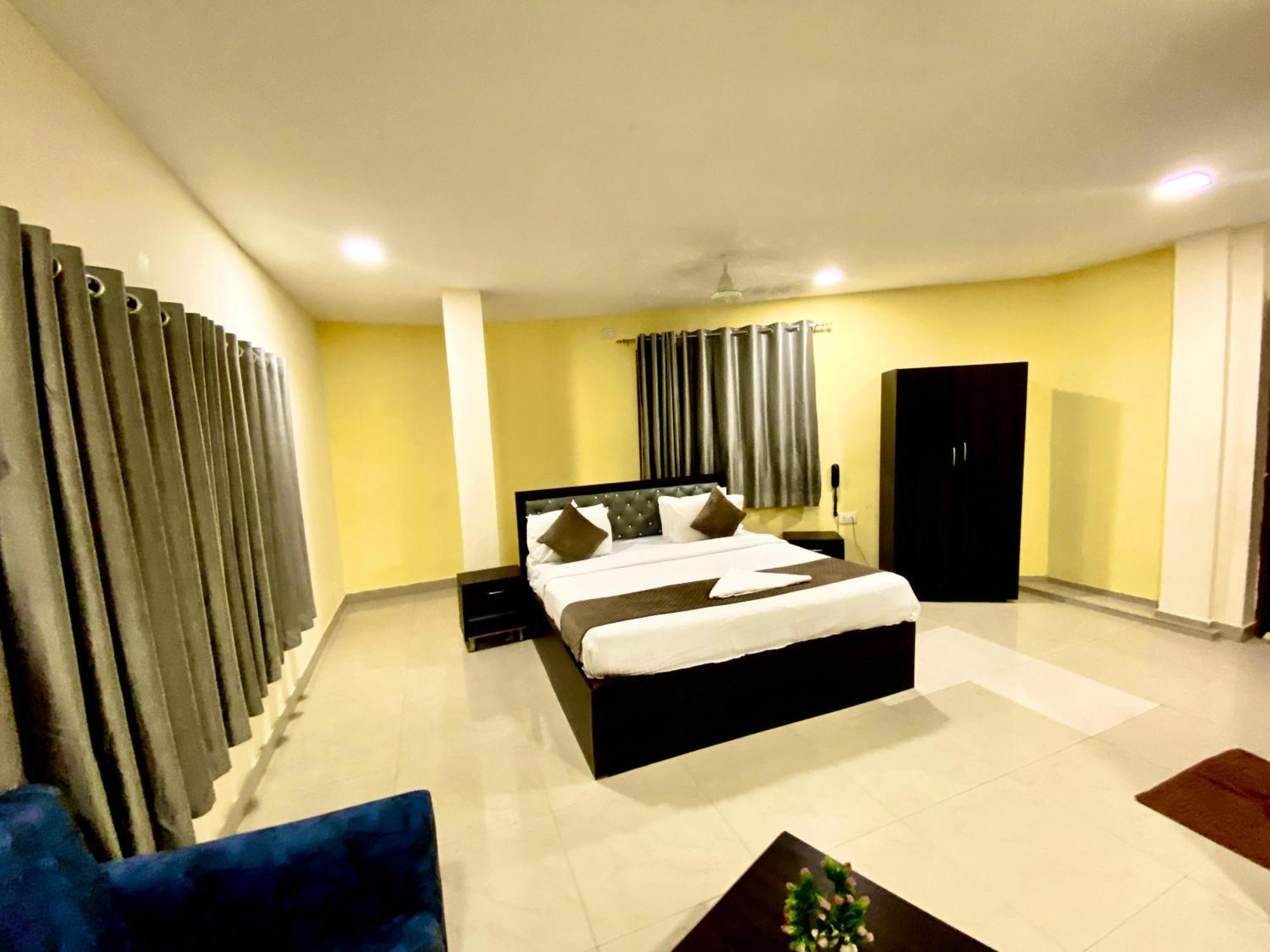 Hotel Sky Park Shamshabad Bagian luar foto