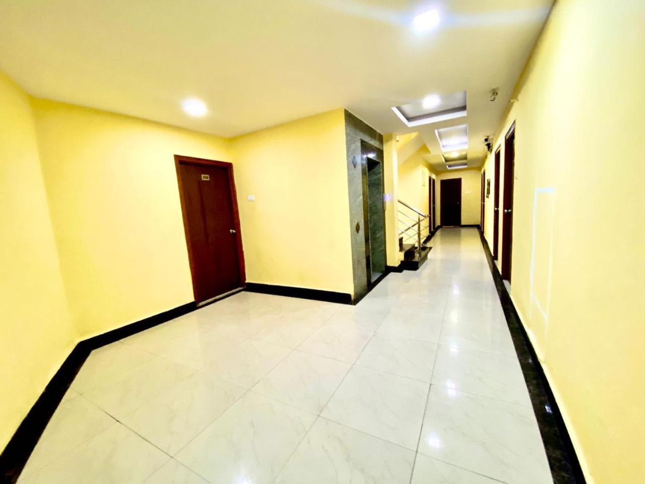 Hotel Sky Park Shamshabad Bagian luar foto
