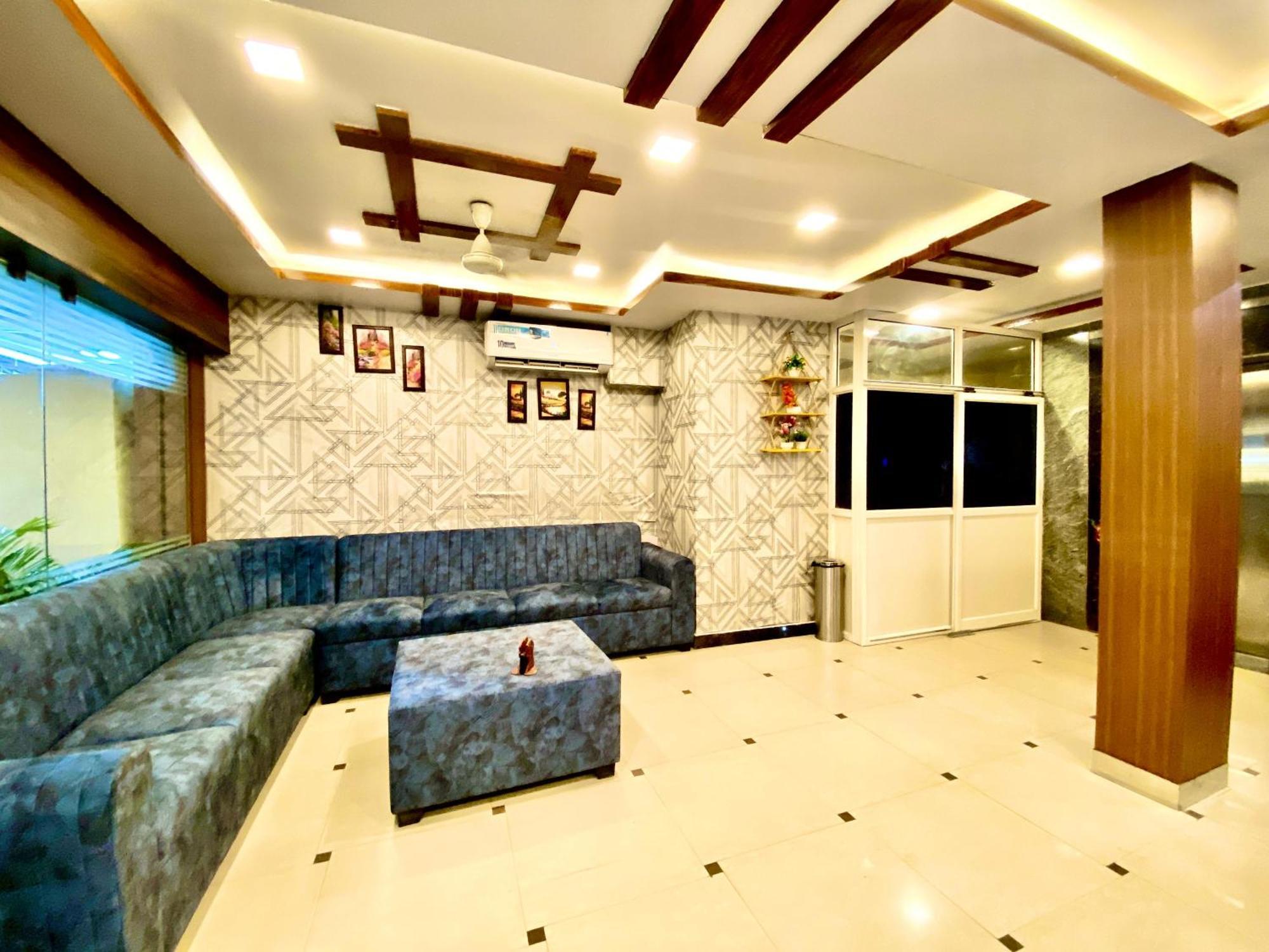 Hotel Sky Park Shamshabad Bagian luar foto