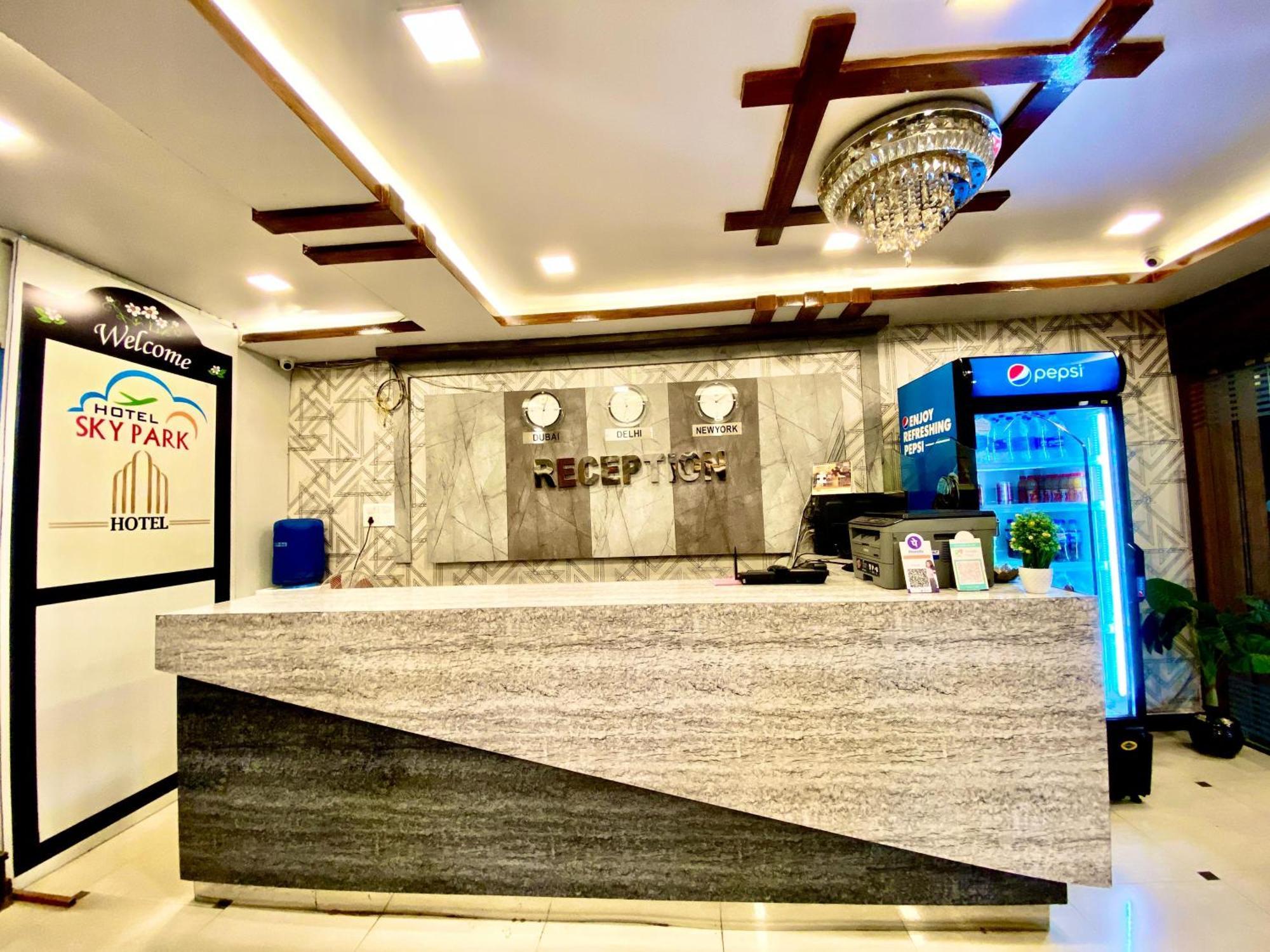 Hotel Sky Park Shamshabad Bagian luar foto