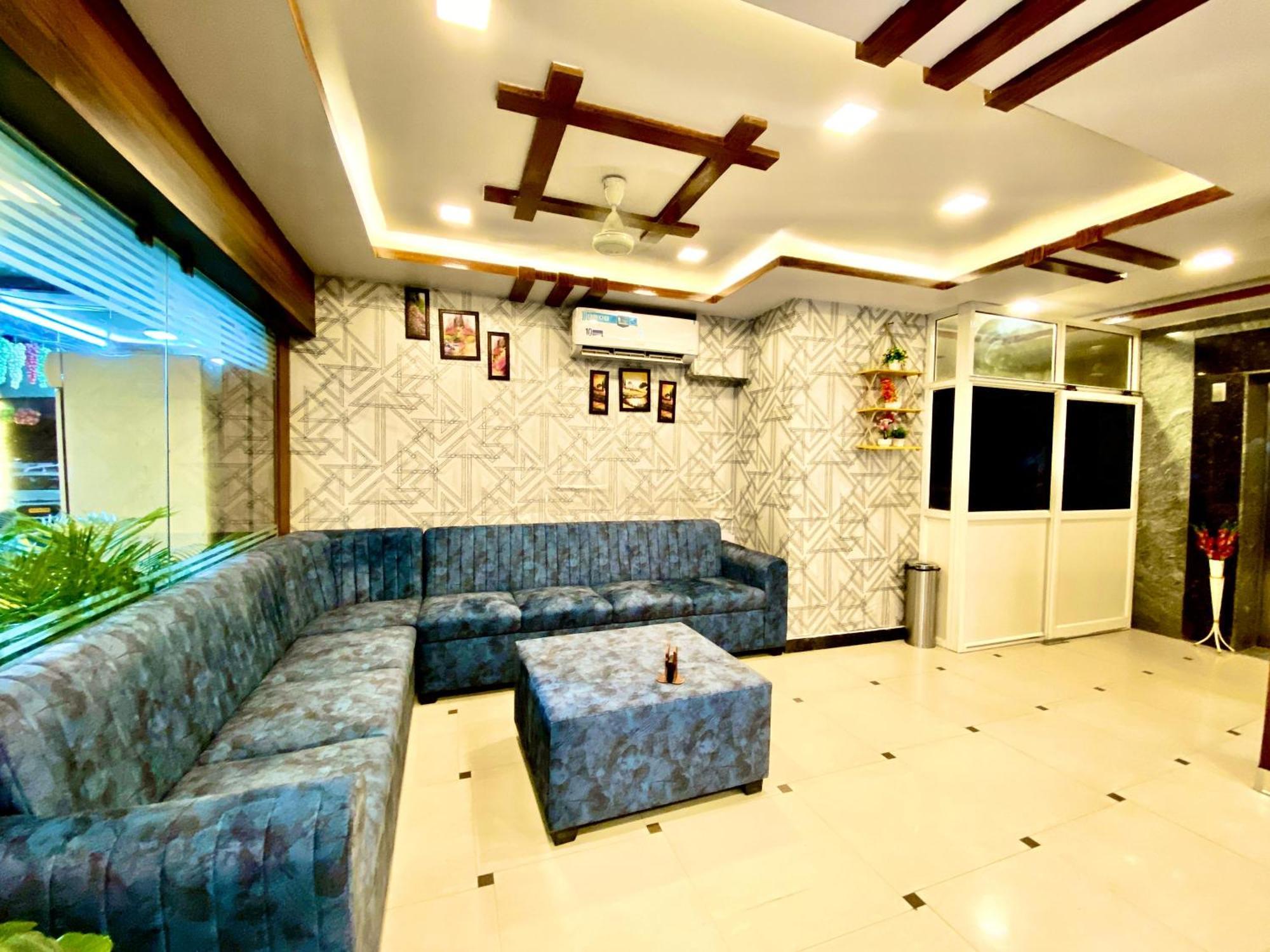 Hotel Sky Park Shamshabad Bagian luar foto