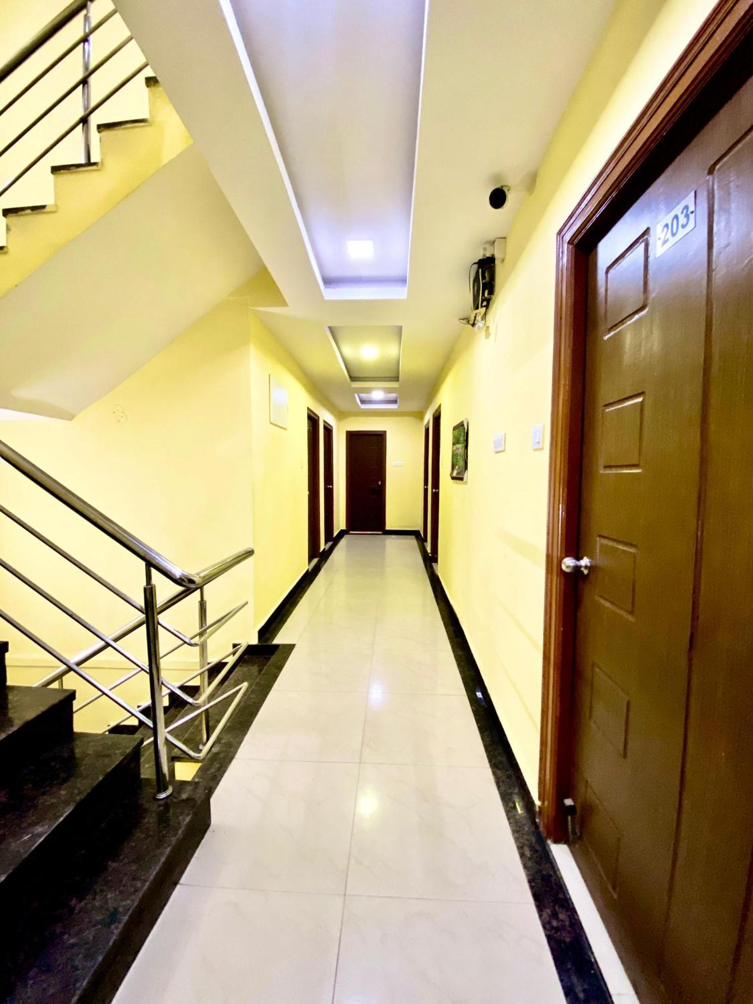 Hotel Sky Park Shamshabad Bagian luar foto