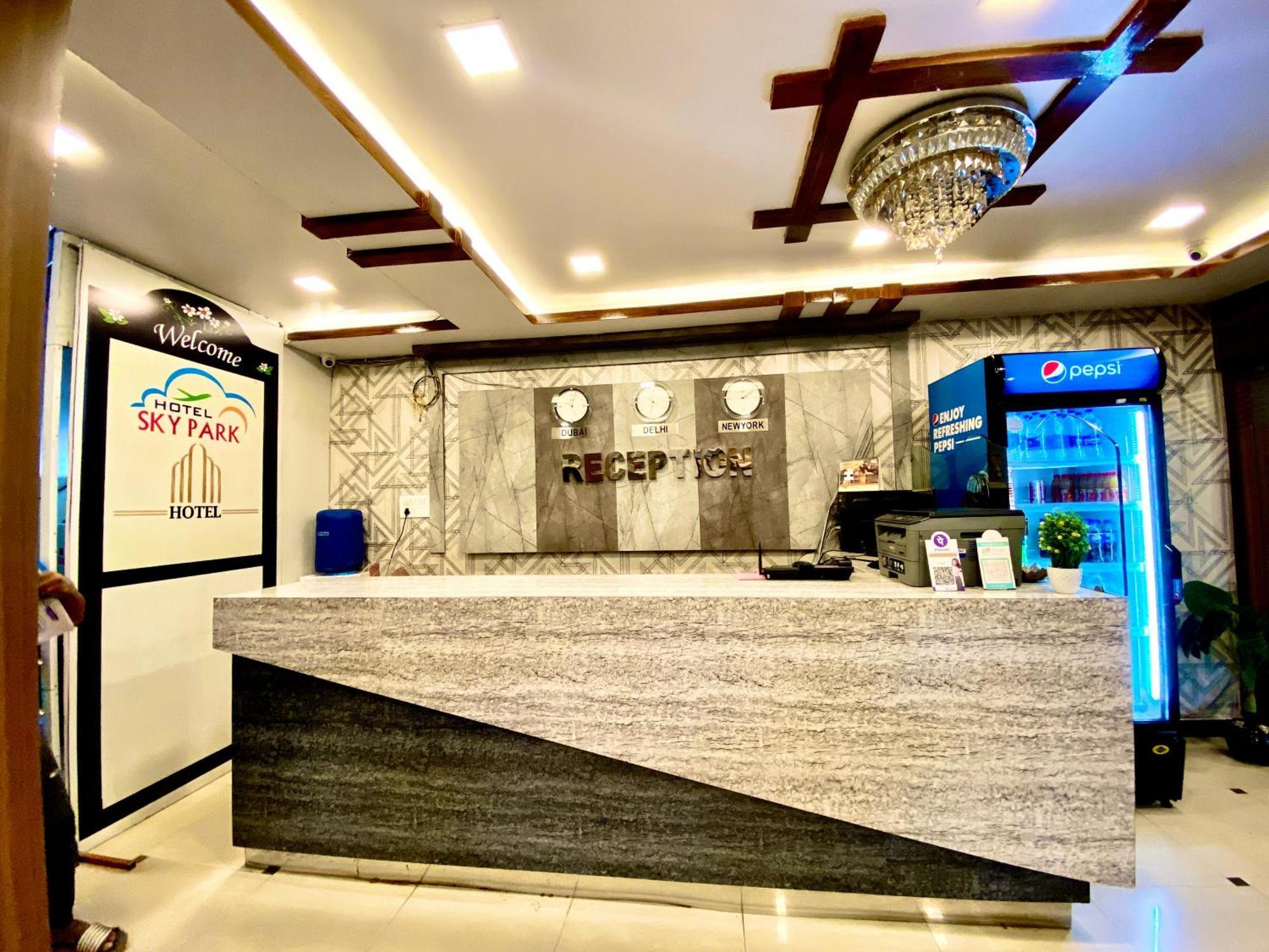 Hotel Sky Park Shamshabad Bagian luar foto