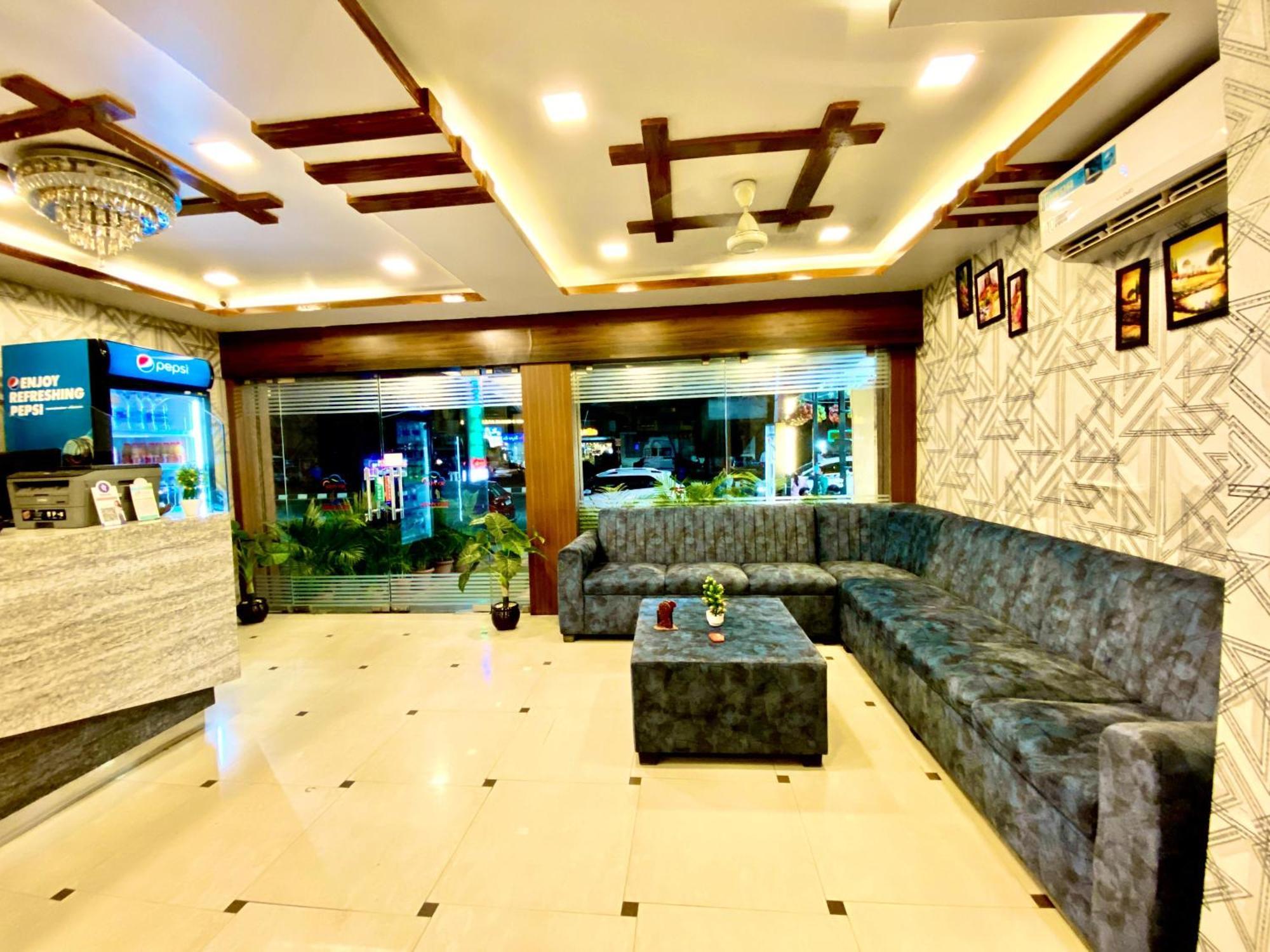 Hotel Sky Park Shamshabad Bagian luar foto